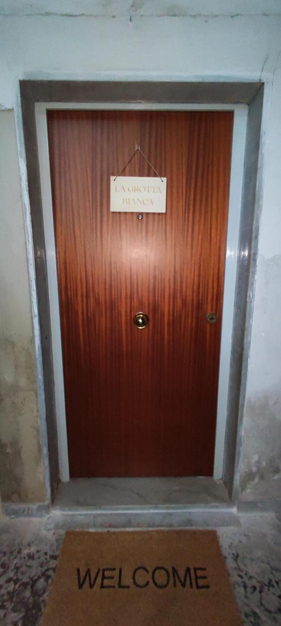 דירות נאפולי La Grotta Bianca מראה חיצוני תמונה